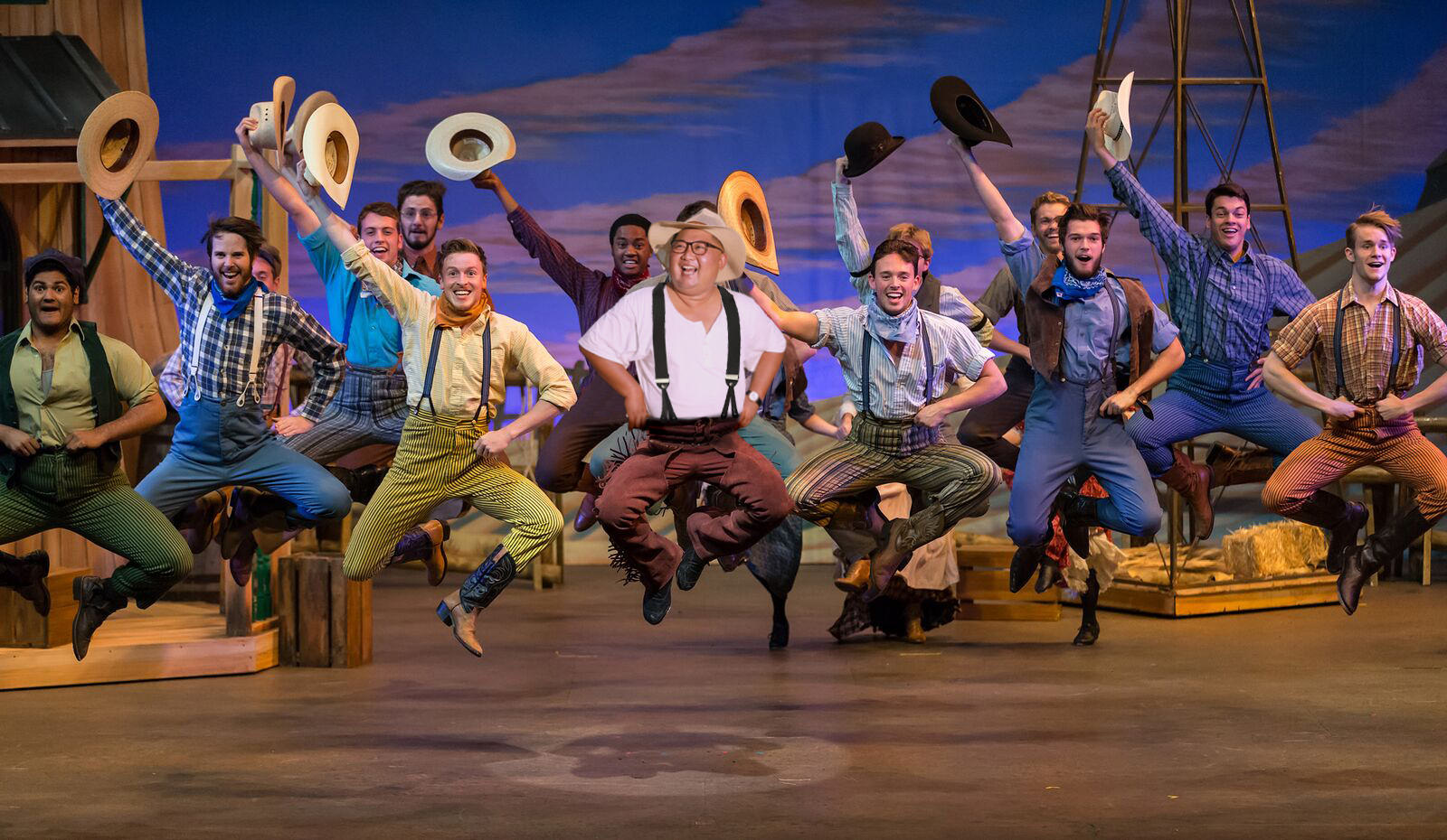 ミュージカル「オクラホマ!」のワンシーン（北朝鮮ver） JOY NEWS